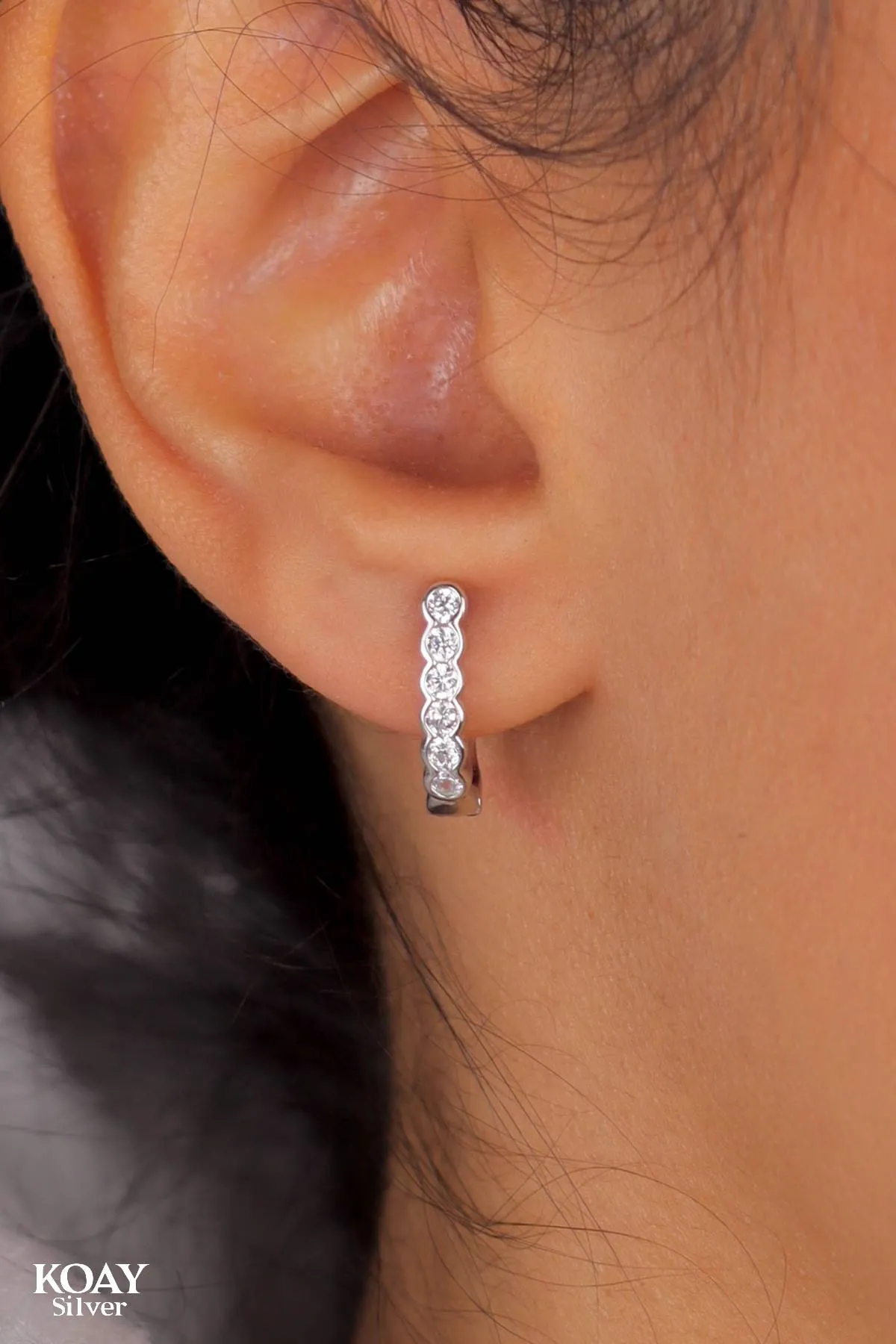 6 Zircons Hoop Earring