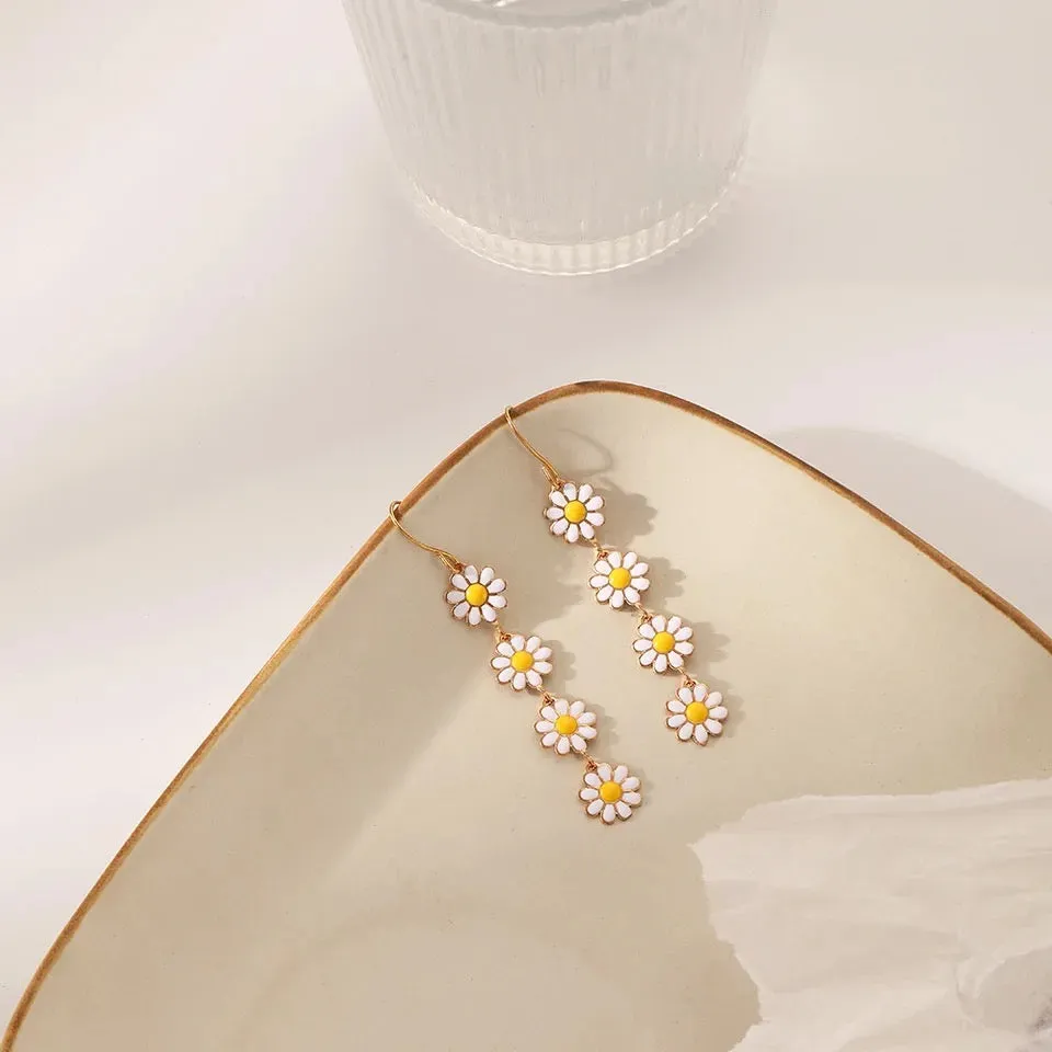 Beautiful Gold Daisy Earrings