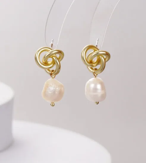 Eliza Pearl Drop Earrings - Gold