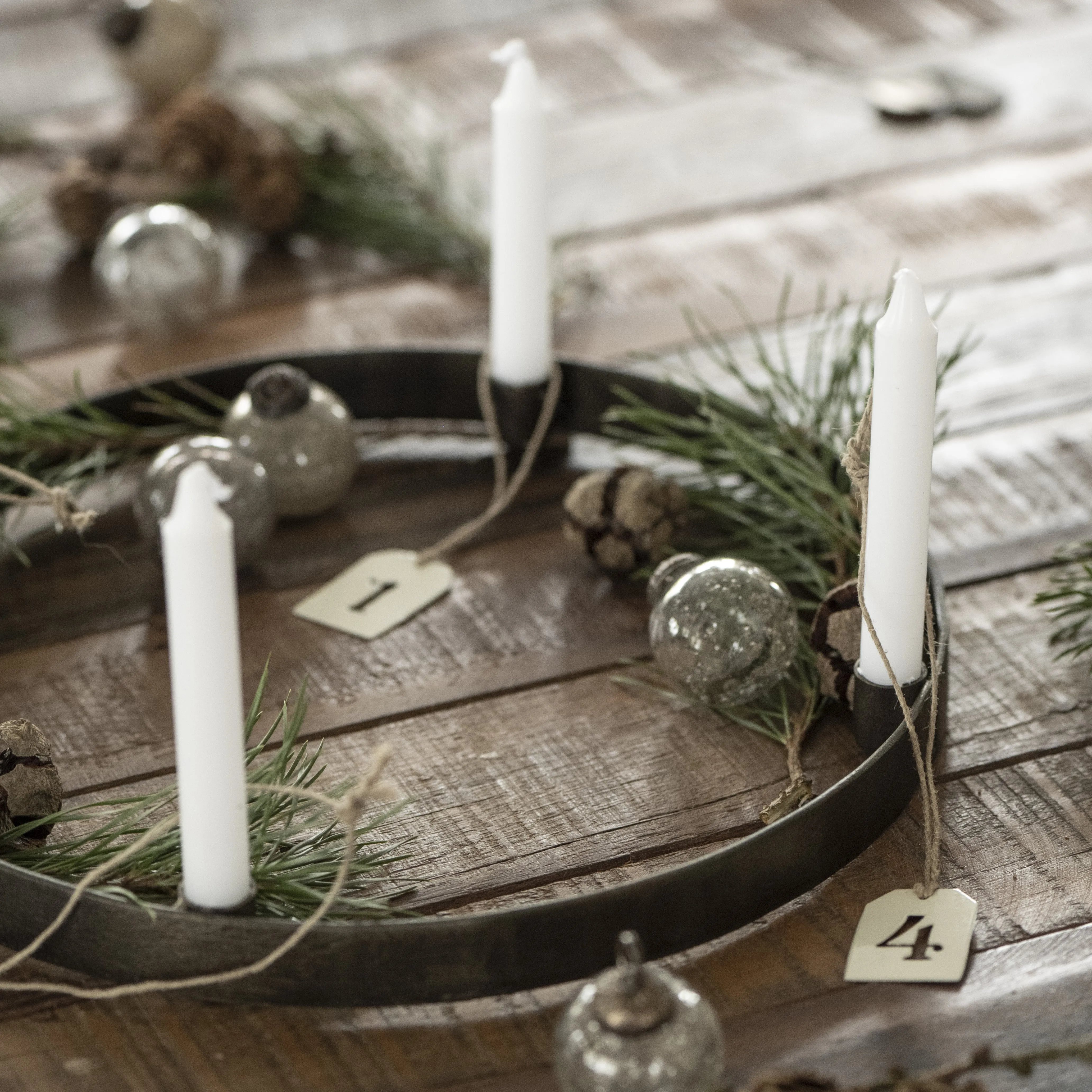 Simple Brass Candle Holder Wreath for Thin Taper Candles